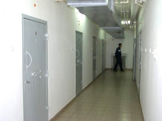 Tânărul care a bătut un om până i-a rupt splina, cât pe ce să meargă acasă